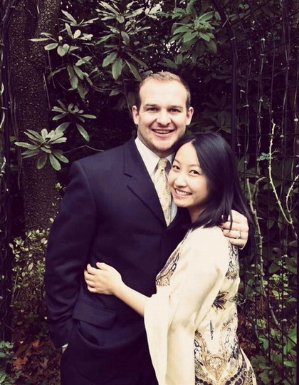 马士宁(bunney)与他的中国妻子周筱慧现定居于广州协助岳父周勇先生