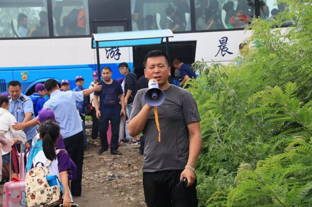 沈阳铁路局快速启动紧急预案 安全转移K216次列车遇险旅客
